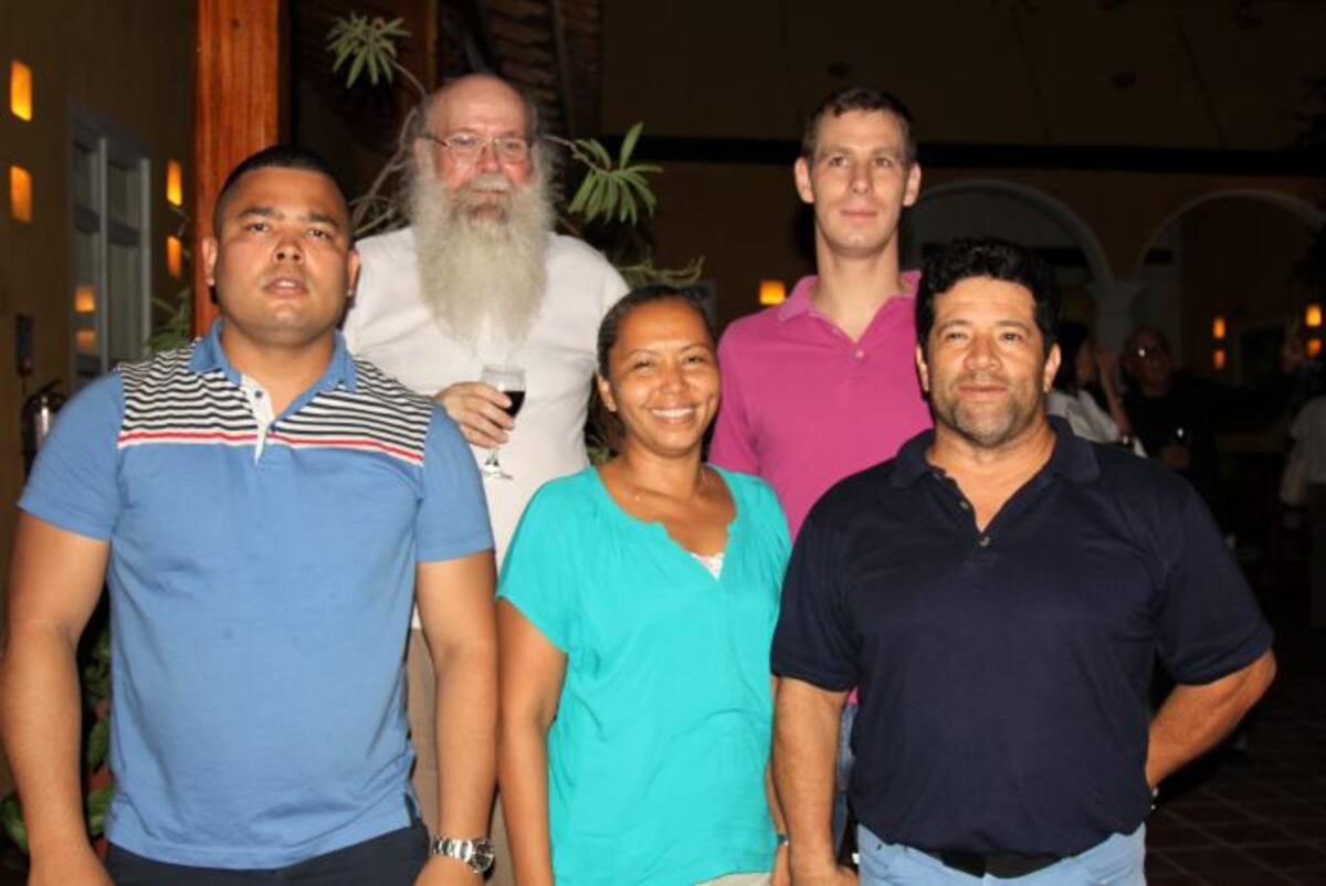Atrás: Gerard Vacheron y Gregory Barbelin; adelante: Carlos Gil, Ana May y Mauricio Lapeira. KAILLINE GIRALDO