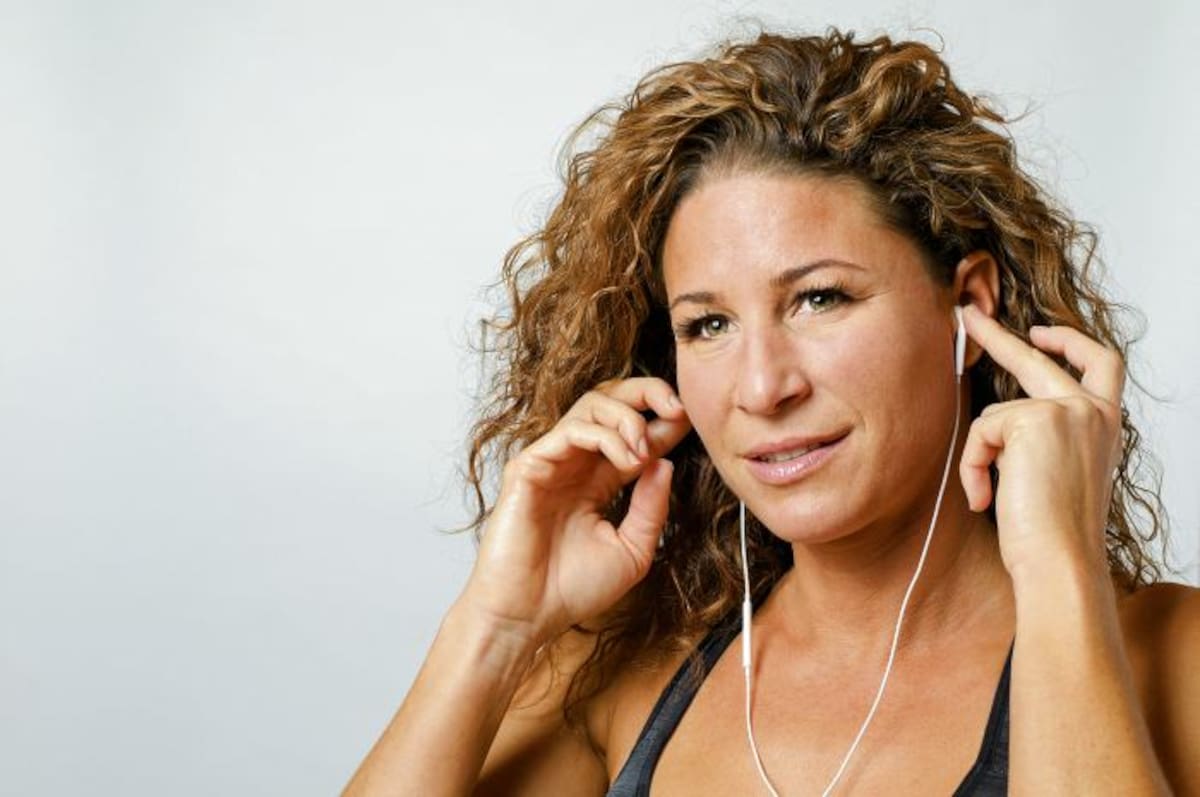 Los términos cariñosos los podemos recordar en un 70% cuando escuchamos por el oído izquierdo. 123 RF