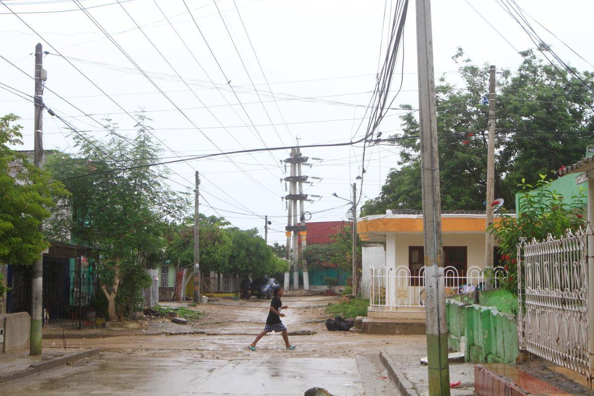 Preocupan redes de alta tensión en barrio Albornoz
