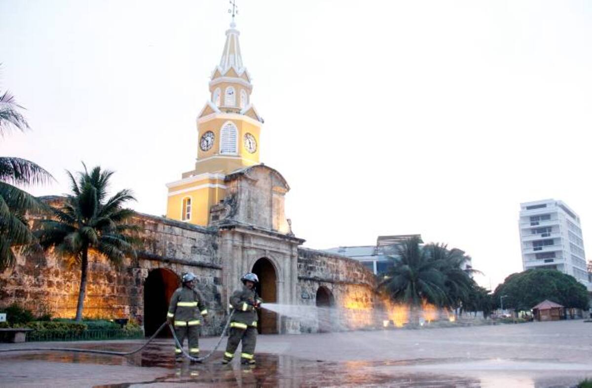 “Hemos iniciado este trabajo para dejar los monumentos como una tacita de plata”, expresó el oficial Aníbal Guerrero coordinador del operativo. NAYIB GAVIRIA AMADOR - EL UNIVERSAL