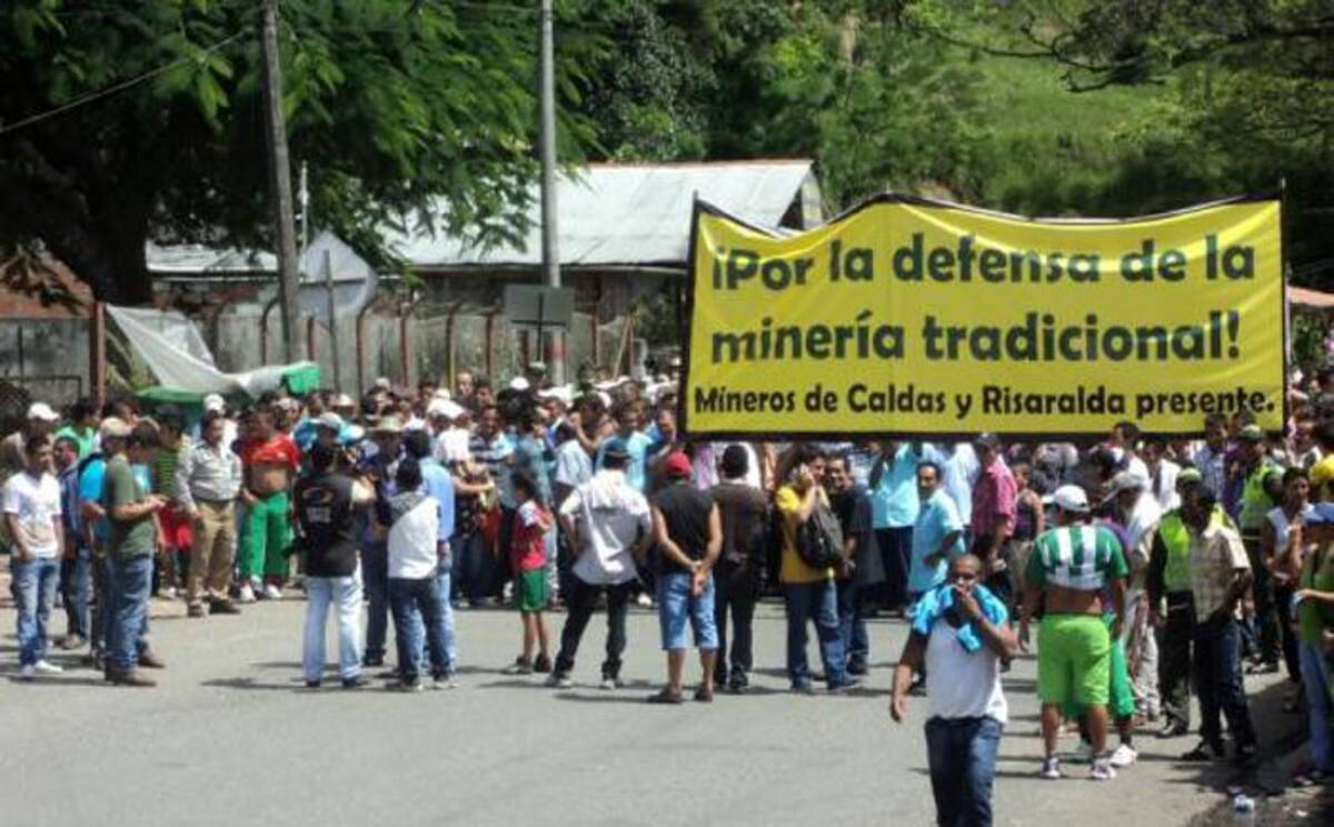 La medida se tomó debido a los enfrentamientos entre manifestantes y autoridades a causa del paro minero. COLPRENSA
