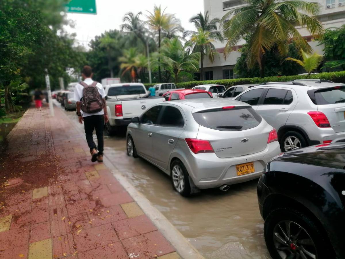 Fuerte congestión vehicular en la entrada a Bocagrande. //Óscar Díaz Acosta - El Universal