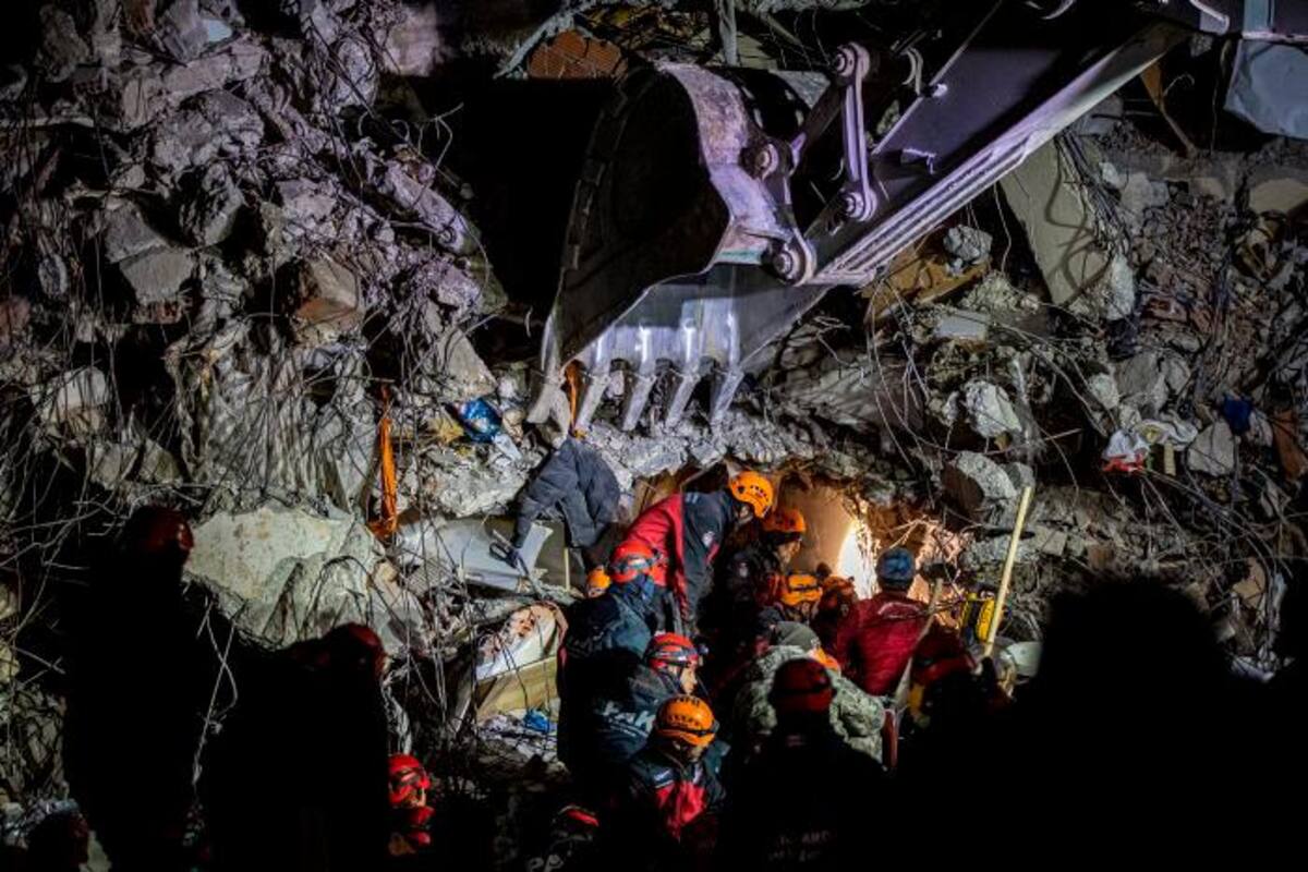 Colombia envía equipos médicos para ayudar víctimas del terremoto en Turquía
