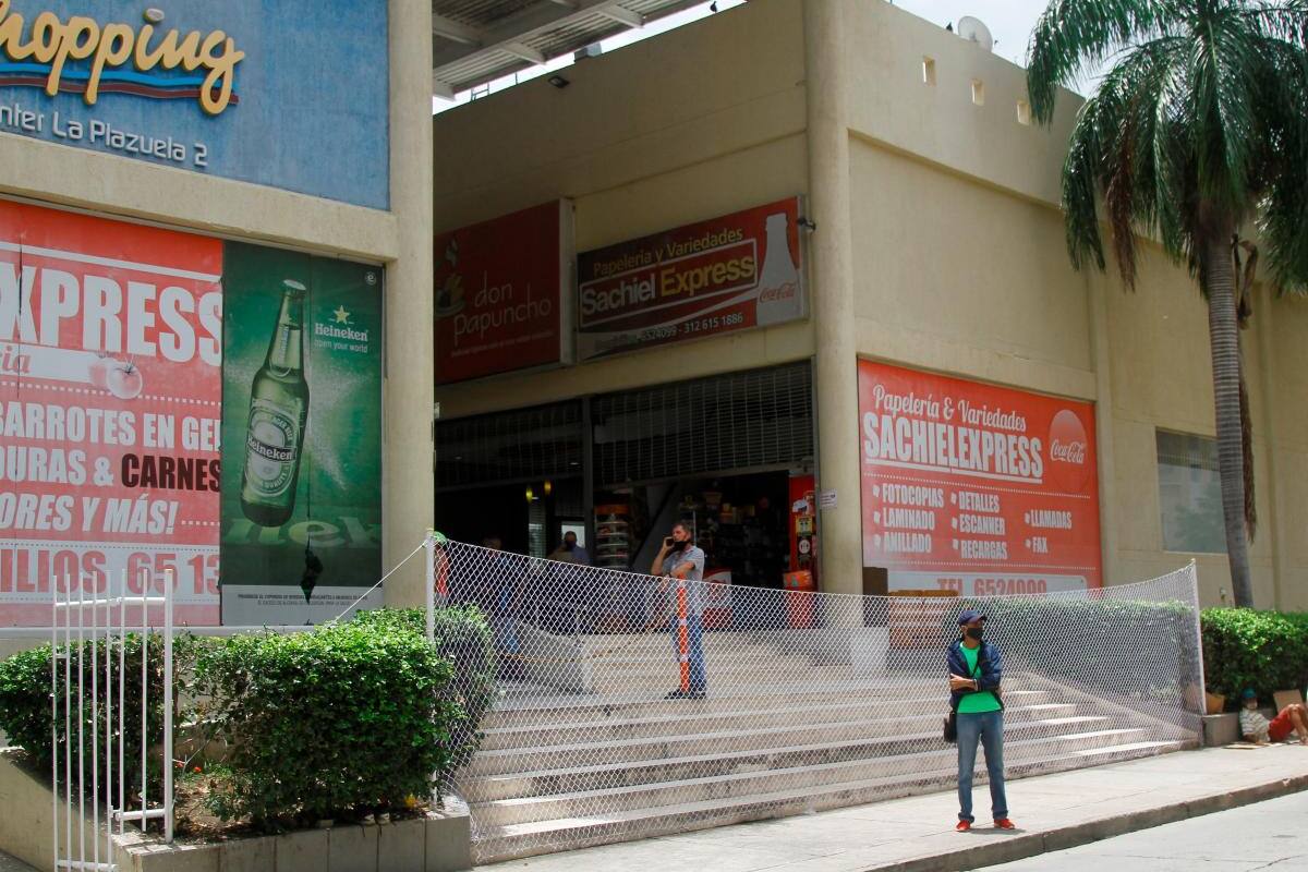 Residentes de La Plazuela piden que los dejen cruzar