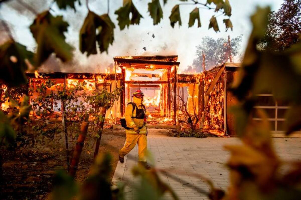 El gobernador de California declara emergencia estatal por los incendios