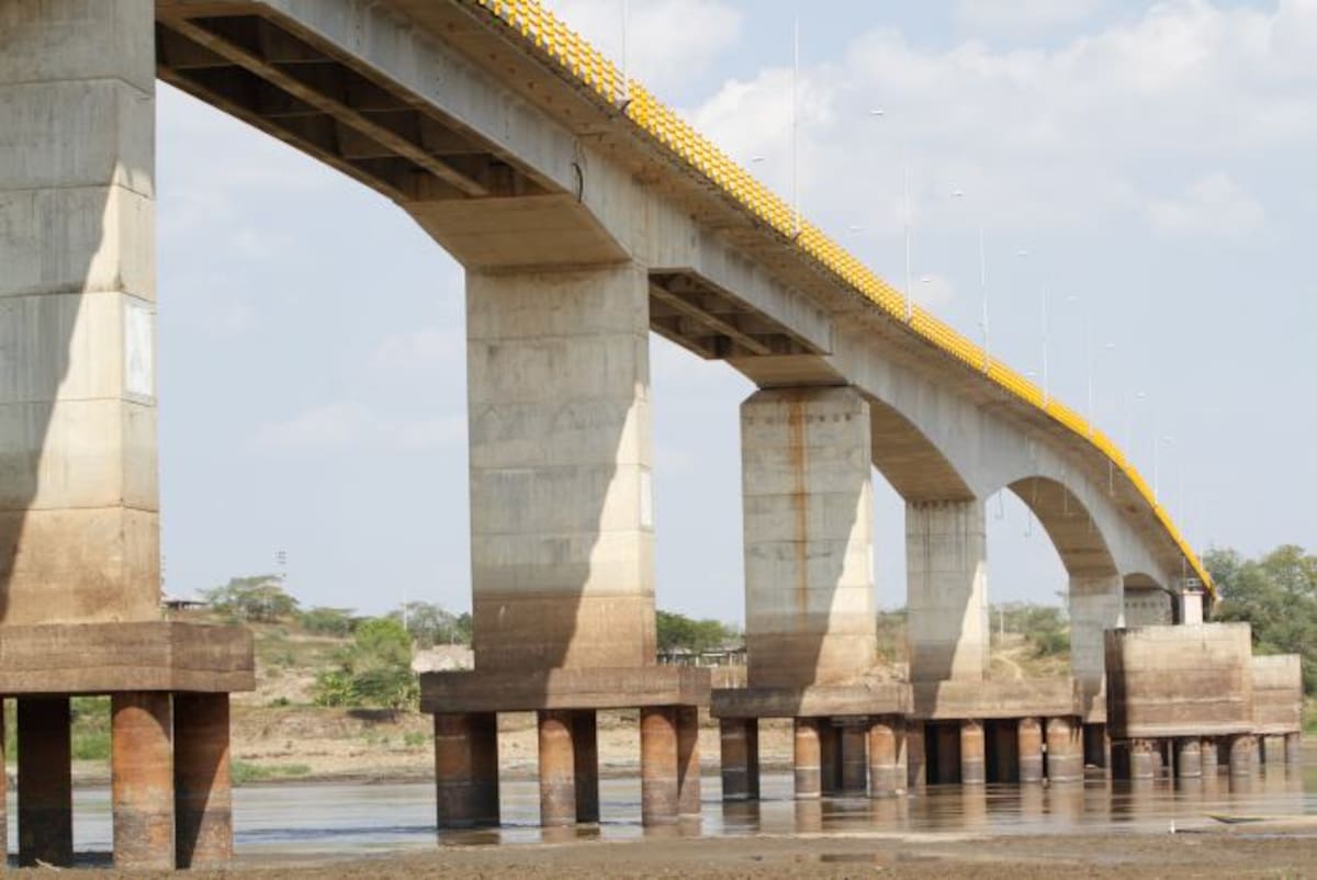El segundo puente se construirá a 80 metros del existente sobre el río Magdalena. La preocupación de los pobladores radica en el impacto negativo a la economía de los zambraneros. Archivo