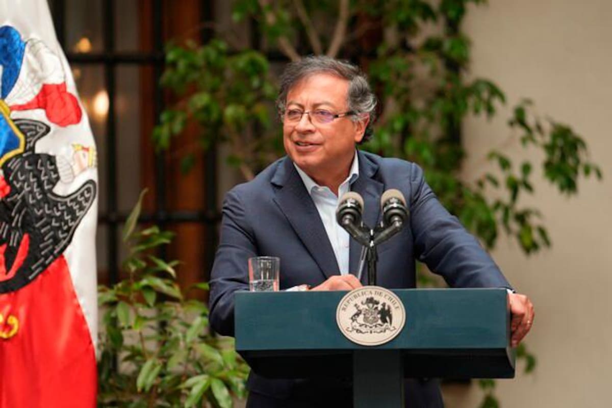Petro critica al presidente de Guatemala por situación de mindefensa