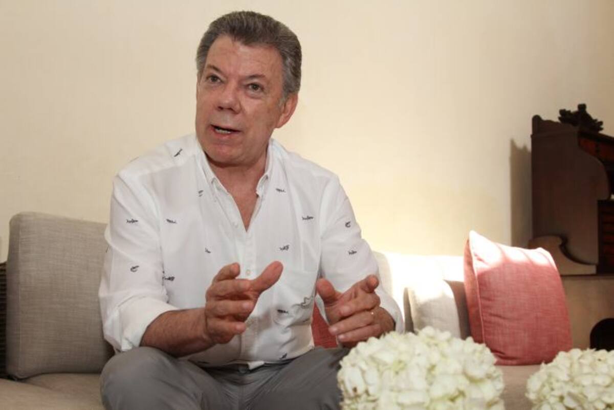 Juan Manuel Santos concedió una entrevista al periodista Ernesto Taborda en exclusiva en la Casa del Marqués de Valdehoyos. Kailline Giraldo.