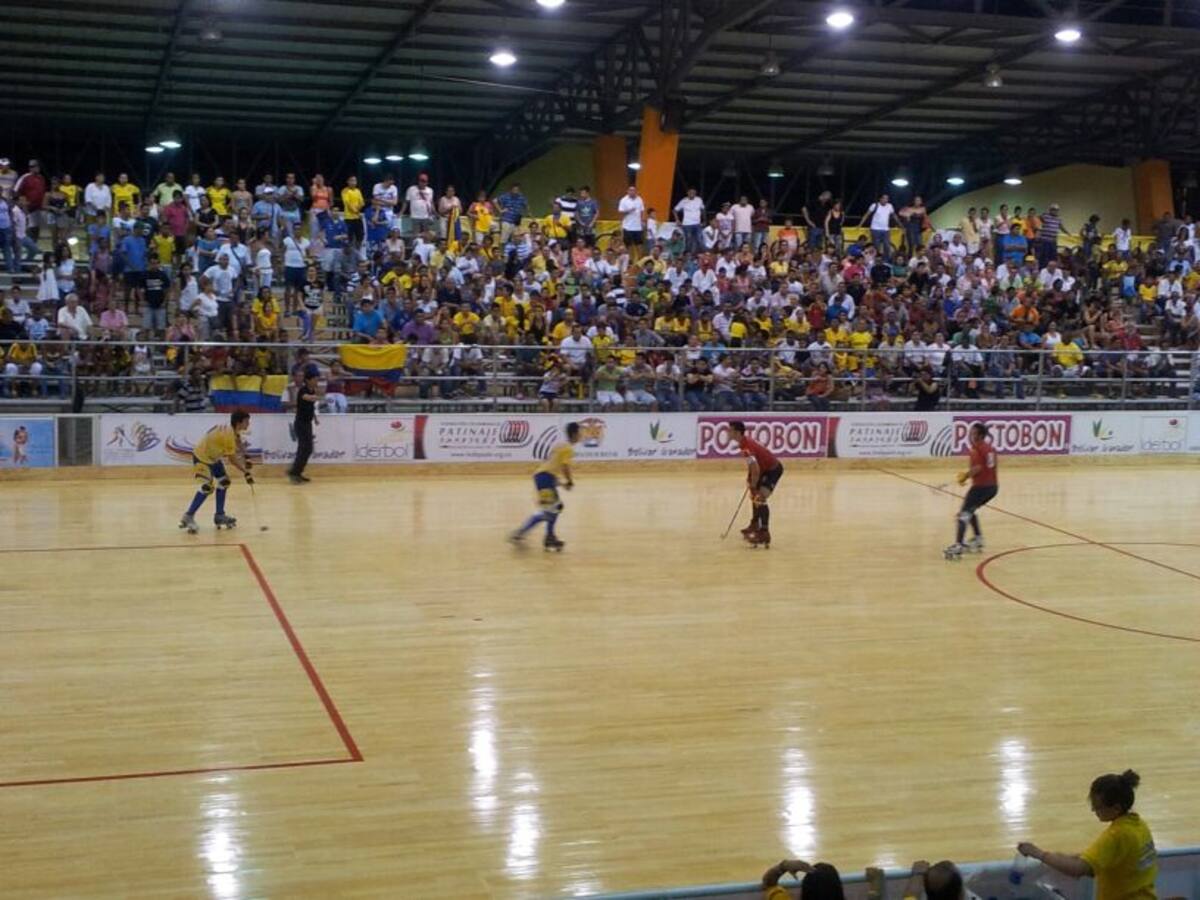 Los anfitriones disputaron un gran partido, pero no lograron superar a los defensores del título, en el cierre del grupo A. GABRIEL GARCÍA - EL UNIVERSAL