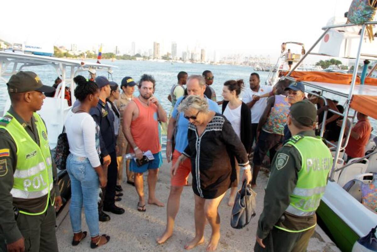 Los rescatados llegaron al muelle La Bodeguita a las 5 de la tarde. Luis Eduardo Herrán-El Universal