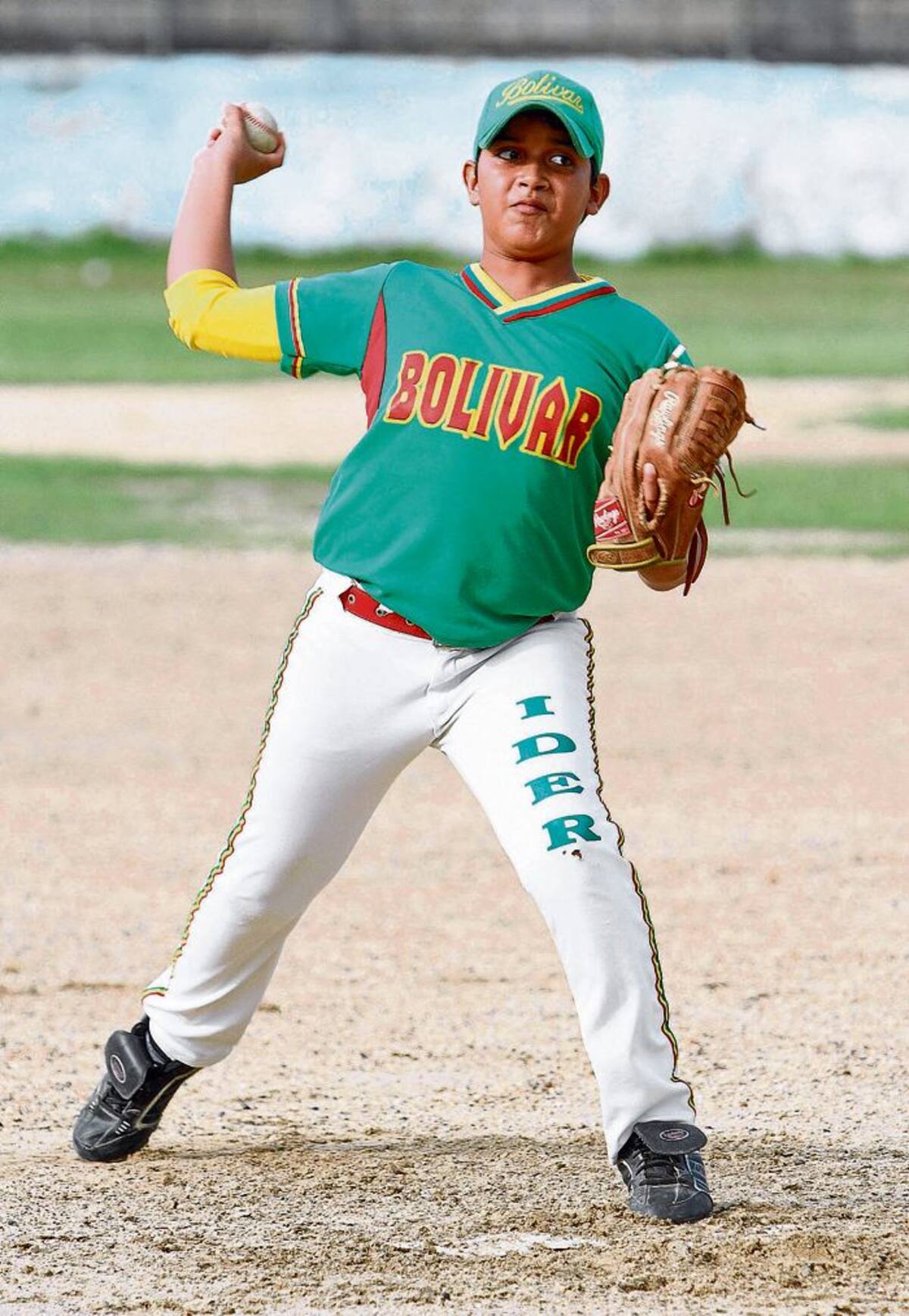Sebastián Ortiz maniató a Santander, en la victoria por nocaut de Bolívar 14-0. Archivo