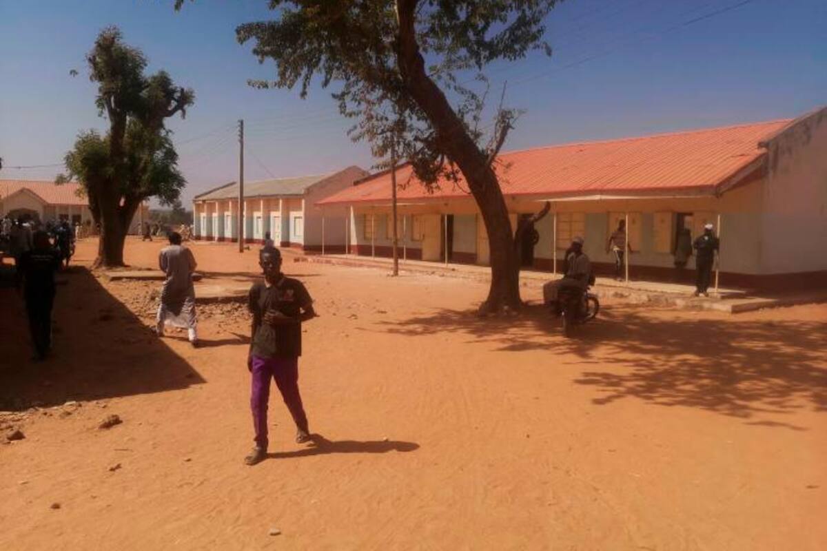 Boko Haram se atribuye secuestro de más de 300 estudiantes en Nigeria