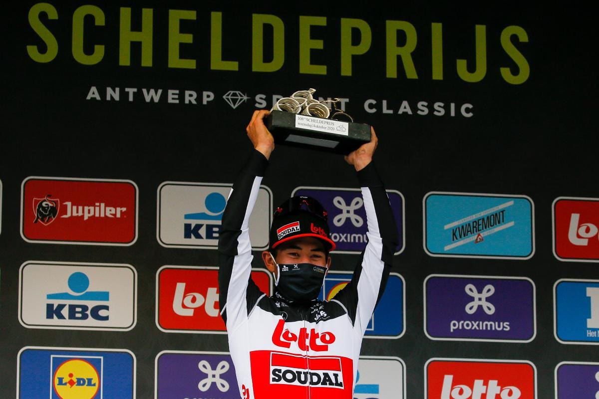 Caleb Ewan se lleva el esprint de la etapa 5 del Giro de Italia