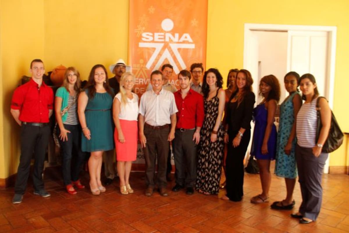 El grupo de los extranjeros voluntarios que harán las veces de profesores de inglés en el Sena, regional Bolívar, fueron presentados a los medios de comunicación en la Casa del Marqués. Erica Otero Brito / El Universal