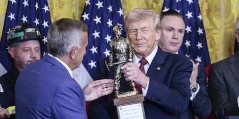 Industria del carbón se rinde ante Donald Trump y lo declara su “campeón indiscutible”