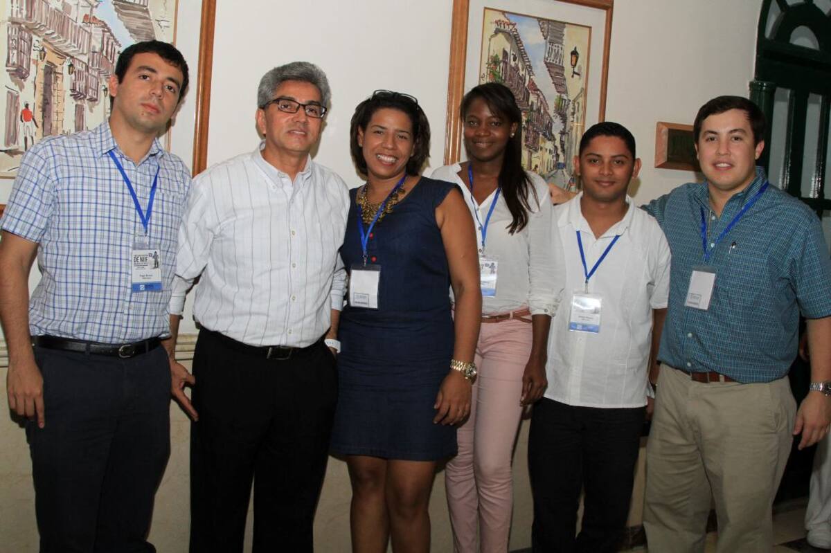 Roger Román, Didier Sánchez, Angélica Jiménez, Manuela Valdés, Jainer Ospino y Fernando Piñeres.