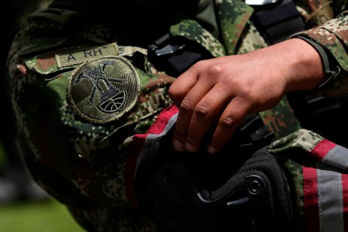 Ejército aparta del cargo al mayor capturado entregando armamento
