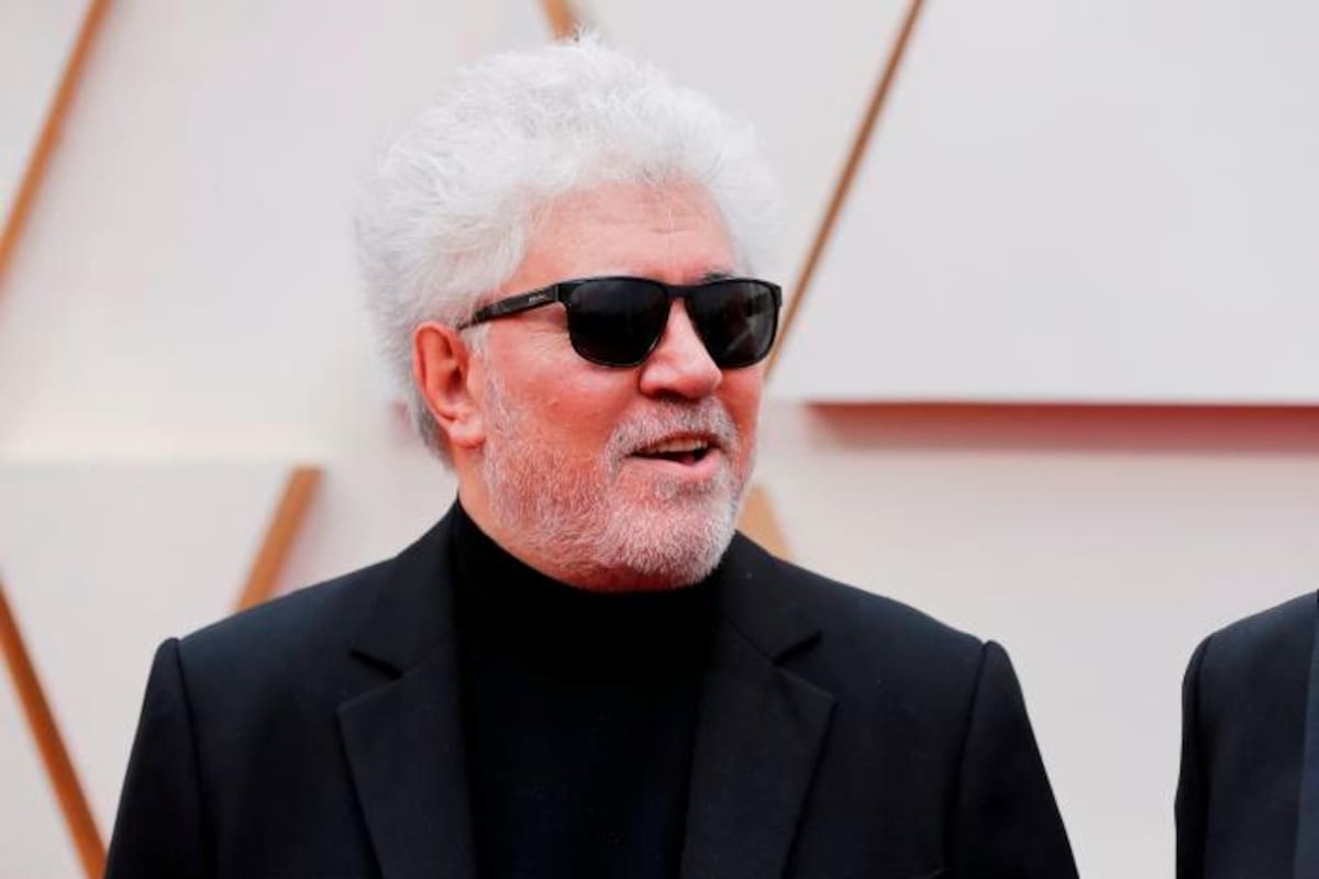 Instagram se disculpa por borrar cartel de film de Almodóvar