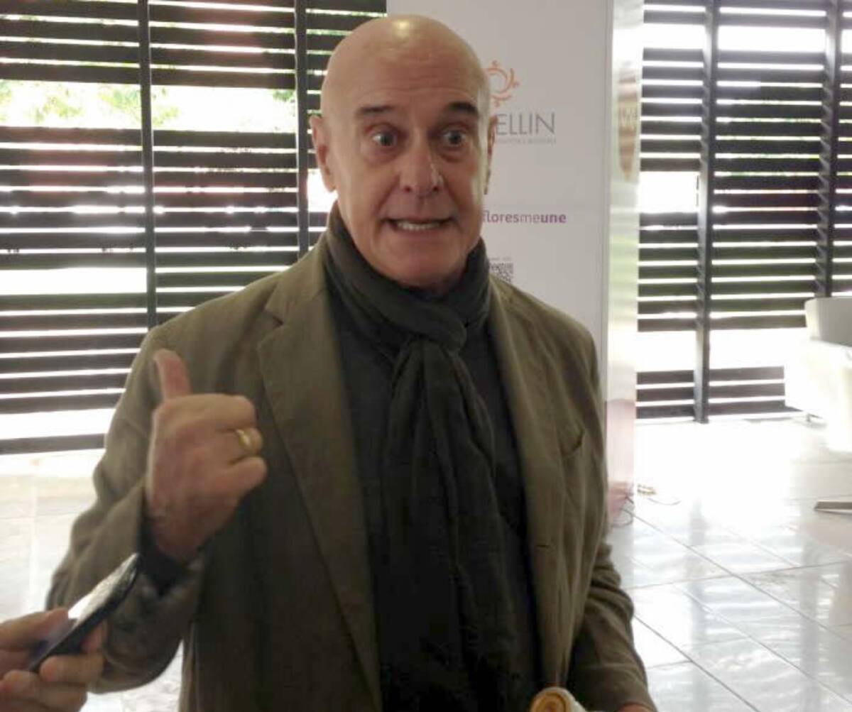Con su voz grave canta boleros del cancionero latinoamericano. Andrés Pinzón Sinuco - El Universal