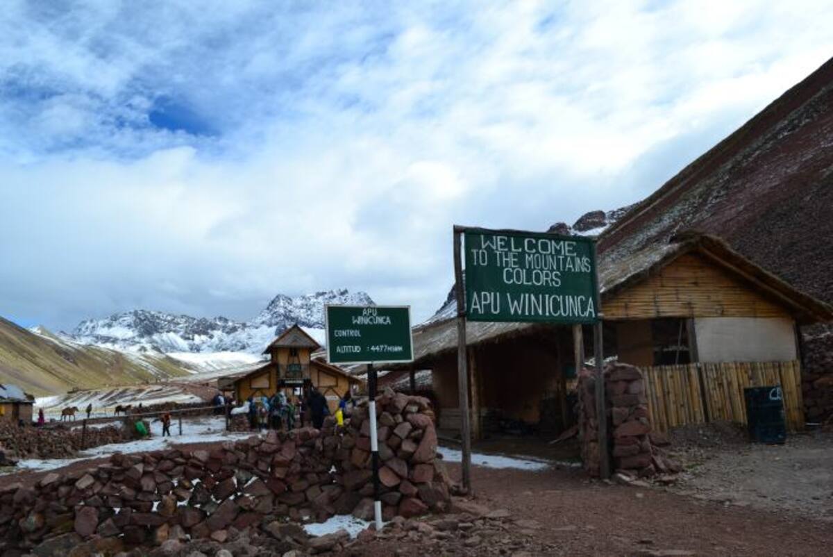 Puesto de control de ingreso para la Montaña Vinicunca. LUIS C. PRADO