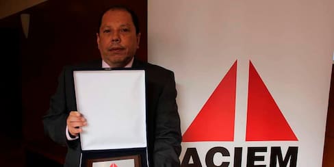 La Asociación Colombiana de Ingenieros reconoce a docente de la UTB