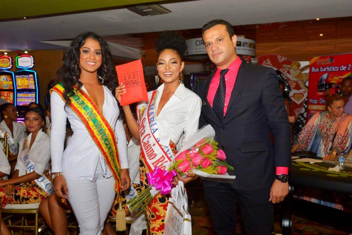 Allison Vega, Reina de la Independencia, y María Auxiliadora, Elisa Torrente. CORTESÍA