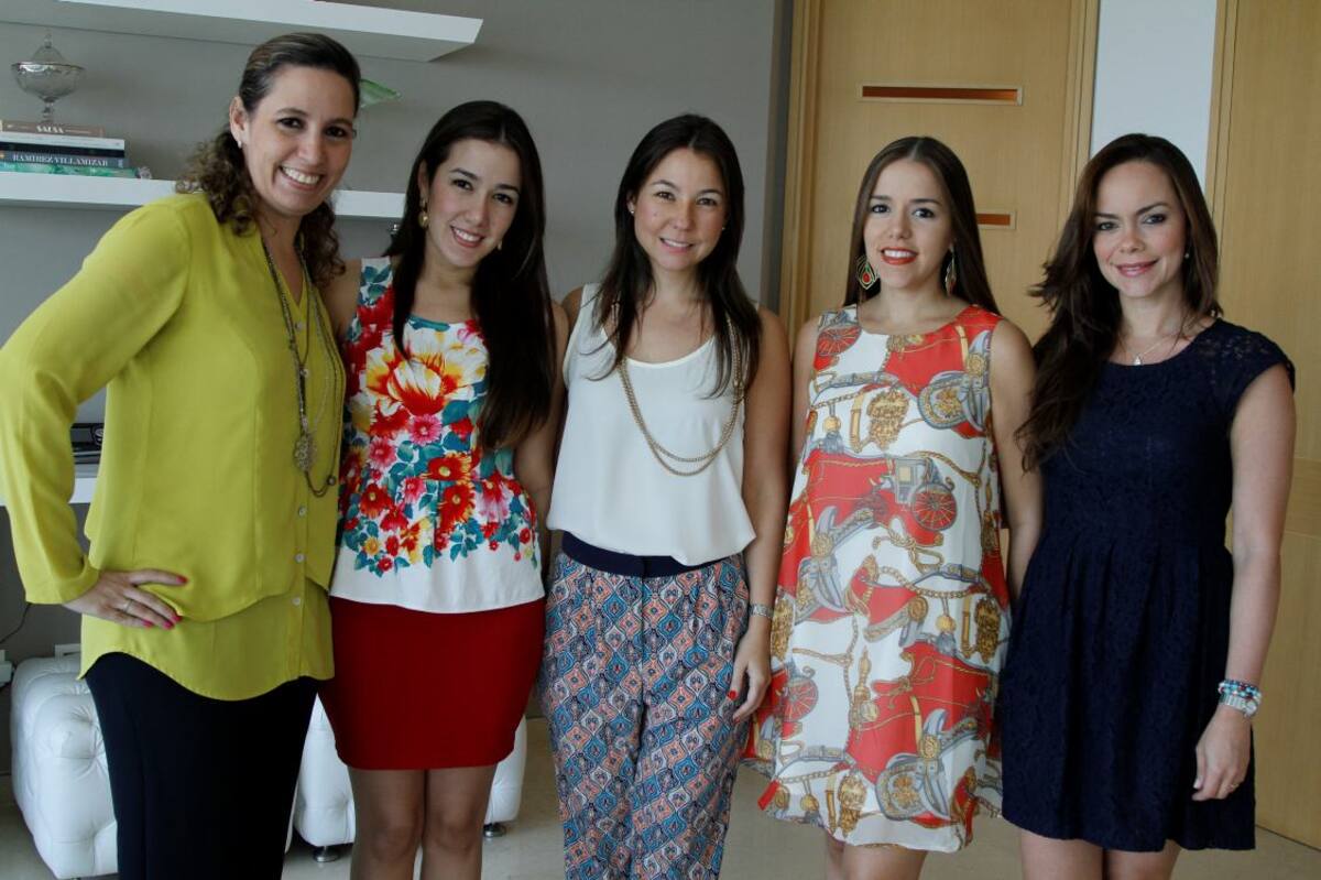 Victoria Gómez De la Espriella, Marielena Vélez, Cecilia Otero, Lina Vélez y Gilma España.