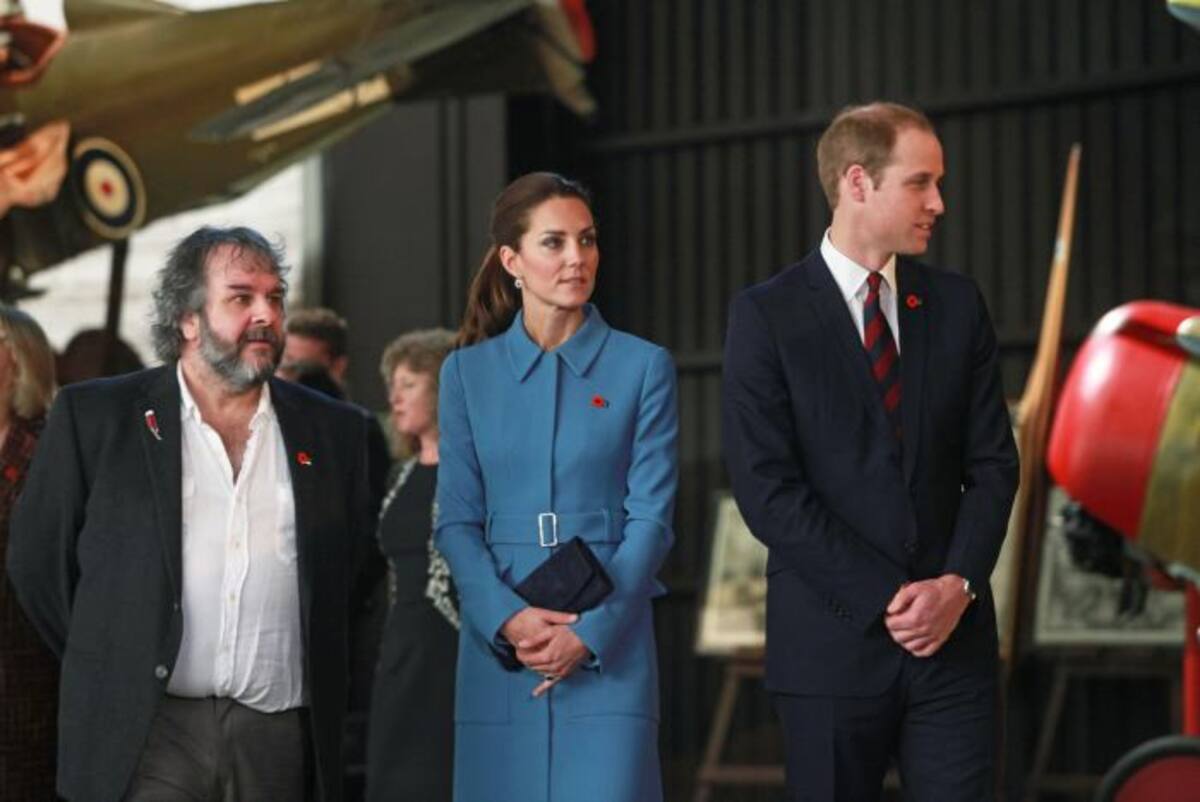 El duque y la duquesa de Cambridge junto a Peter Jackson. AP Tim Cuff