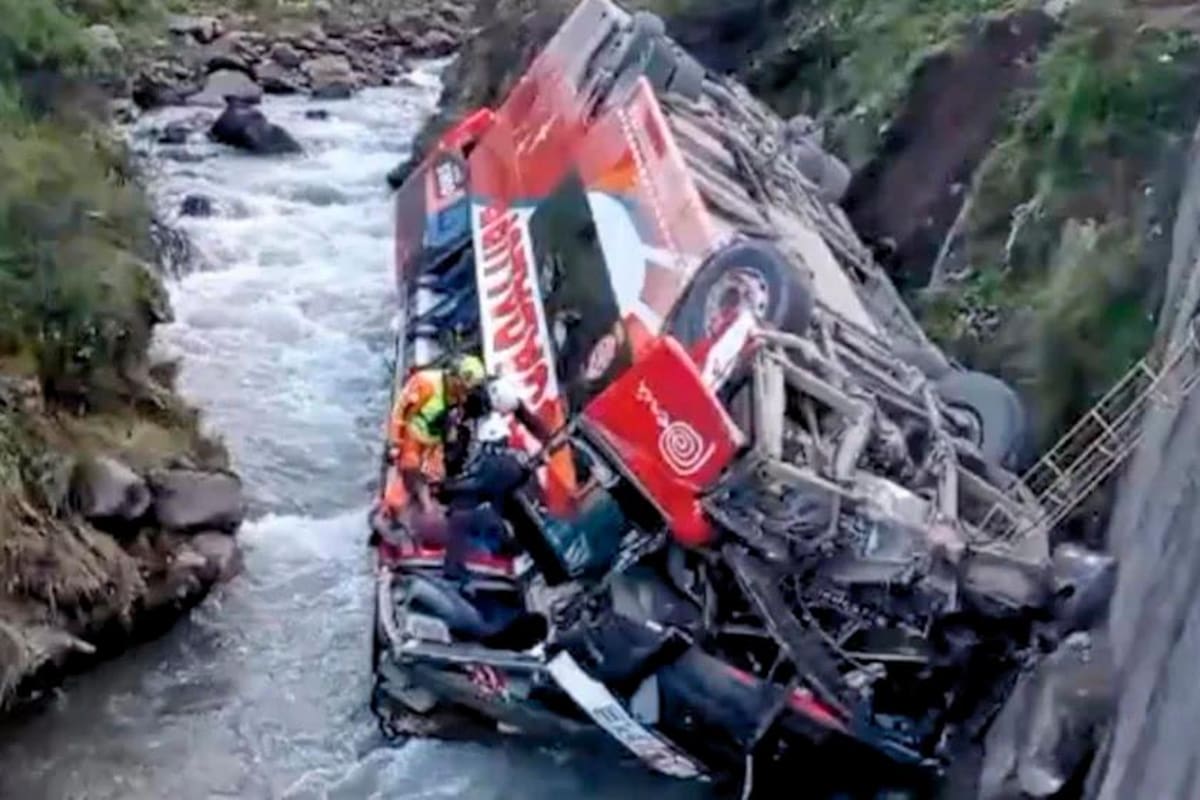 Video: 10 personas murieron en accidente de autobús; hay 25 heridos
