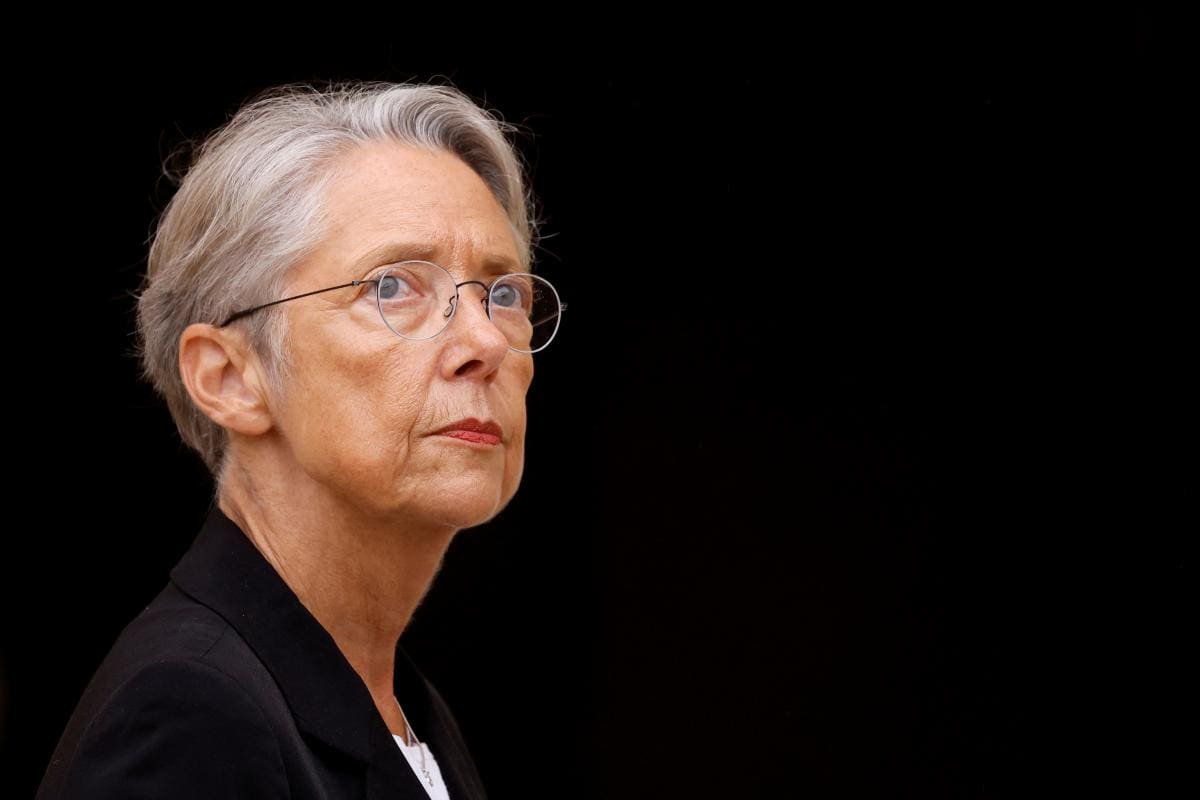 Renuncia primera ministra francesa tras tensiones por políticas migratorias