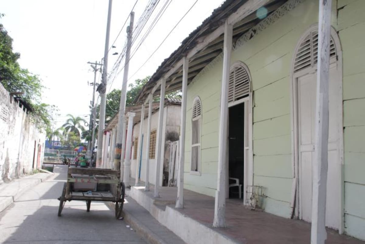 En El Retiro, hay varias casas de maedra convertidas en accesorias.