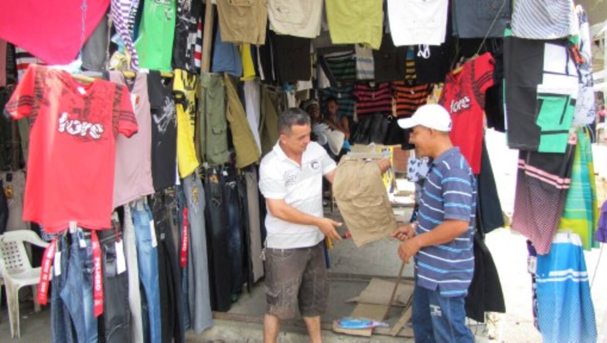 César Campo, vendedor estacionario de Bazurto, indicó que espera que el Distrito lo reubique en el menor tiempo posible. ANIBAL THERAN TOM-EL UNIVERSAL