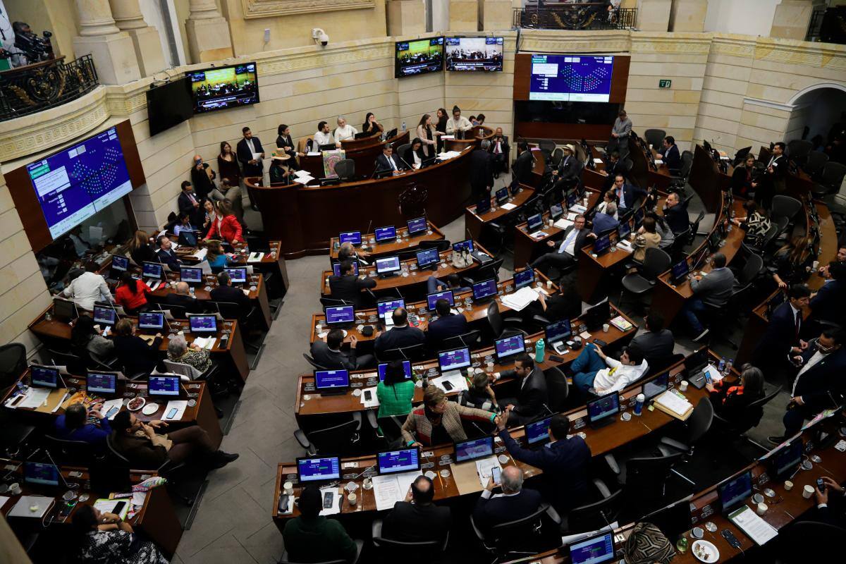 Gobierno aumenta el salario de los congresistas a más de $47 millones