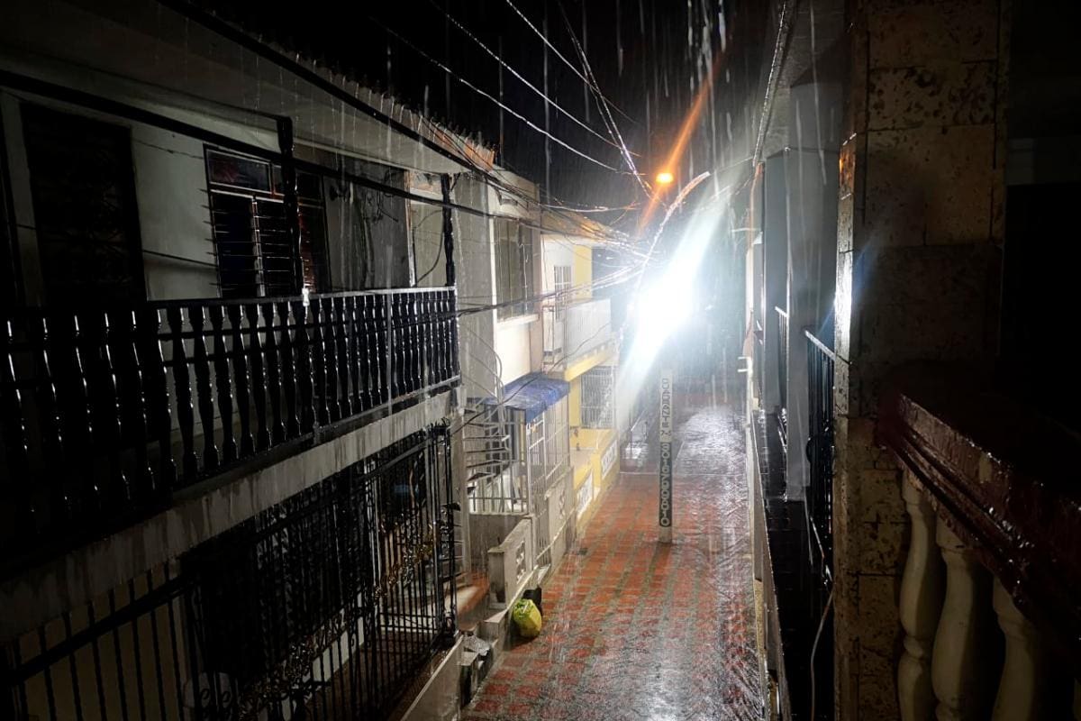 El coletazo de Iota: cae fuerte aguacero en Cartagena