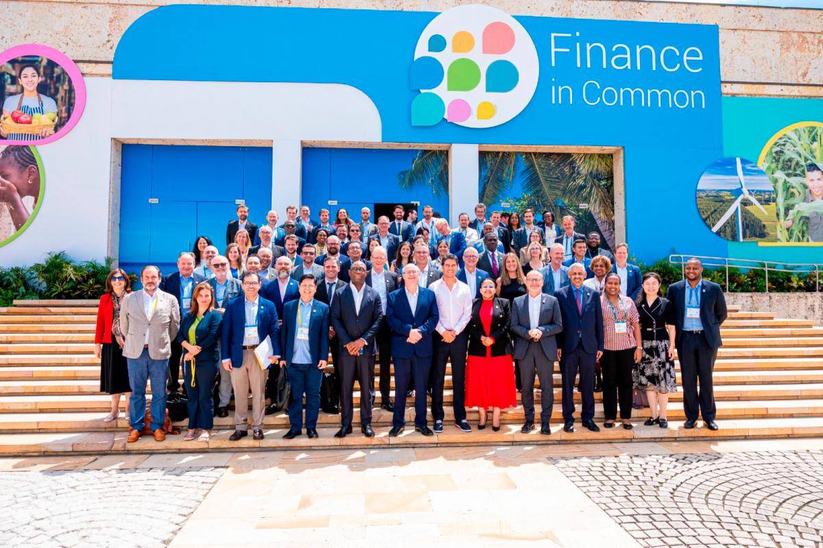 Foto oficial de la Cumbre Finanzas en Común (FICS 2023), en el Patio de Banderas del Centro de Convenciones Cartagena de Indias. // Cortesía