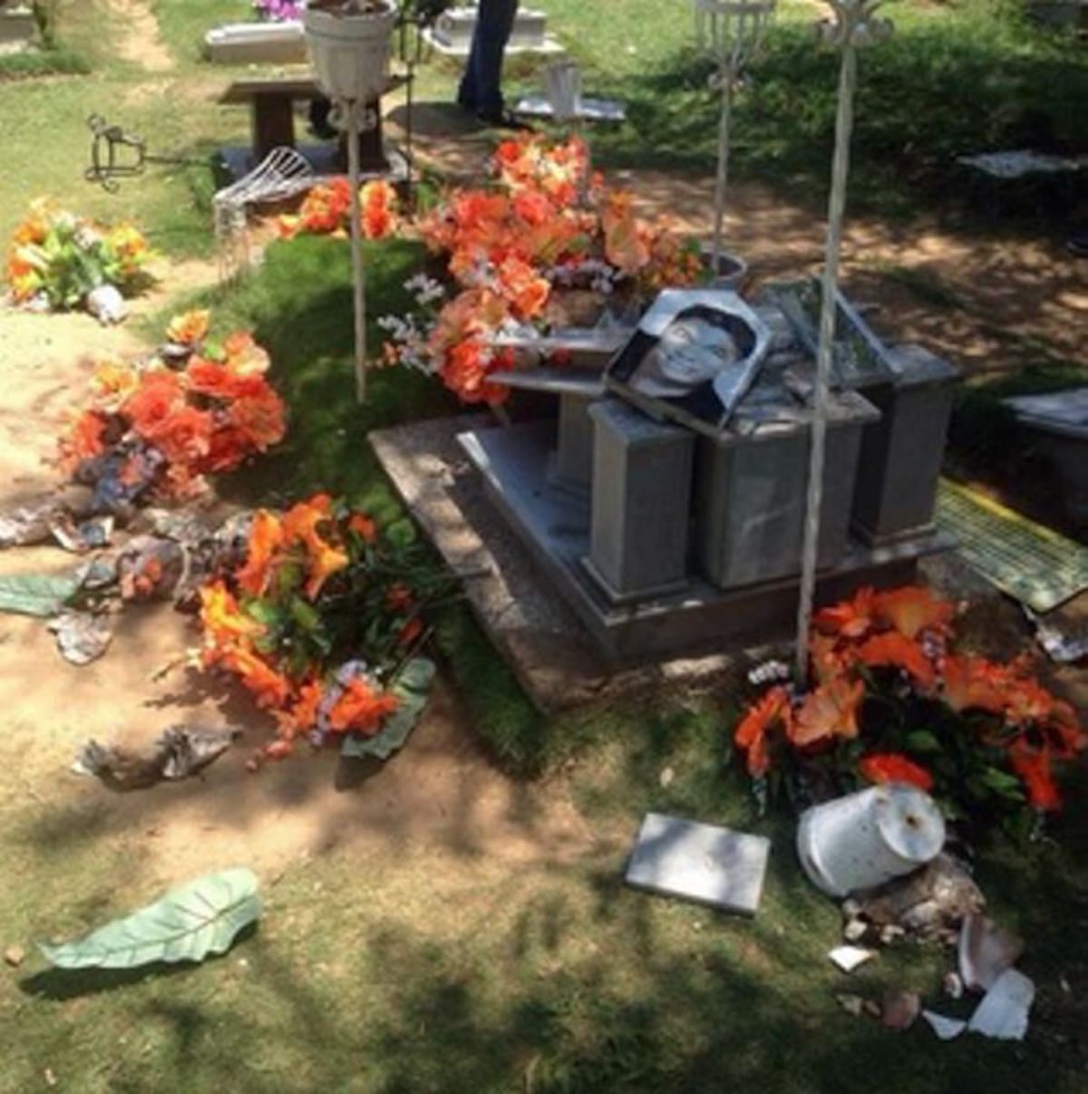 Cuatro millones de pesos costó la tumba del artista hace 9 años.