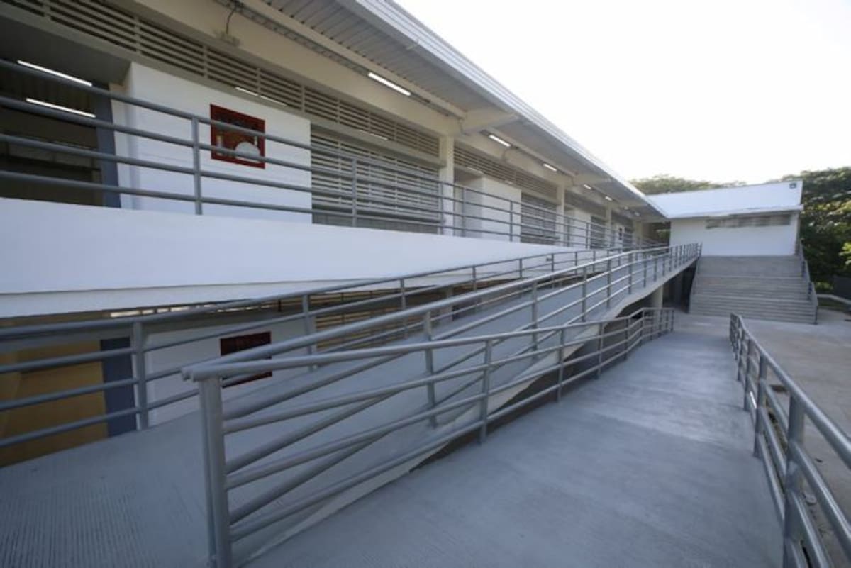 Pensando en las personas en condición de discapacidad, también se construyeron rampas de acceso, que facilitan el ingreso de quienes deben utilizar sillas de rueda. Cortesía