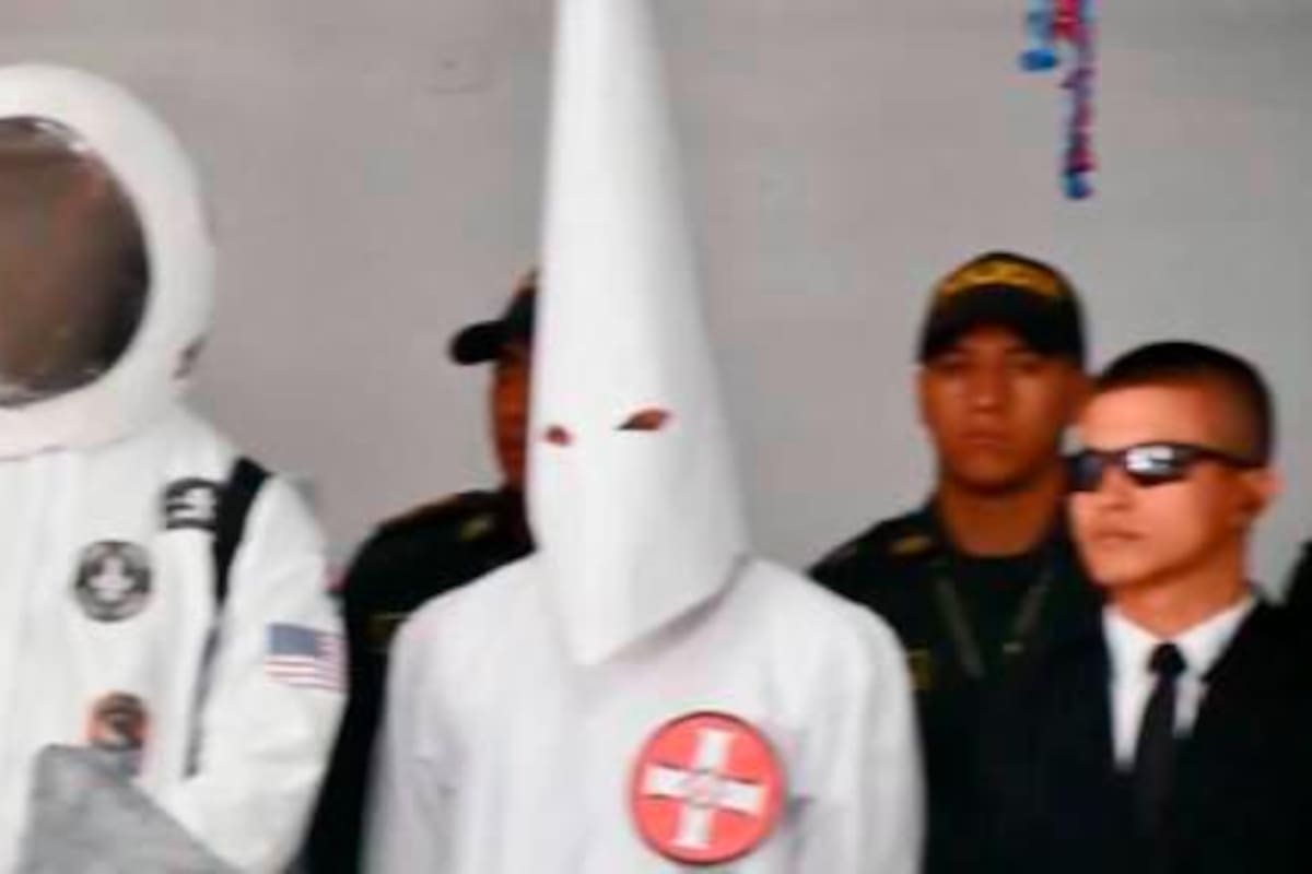 Escuela de Policía que usó disfraz nazi ya había usado otro de Ku Klux Klan