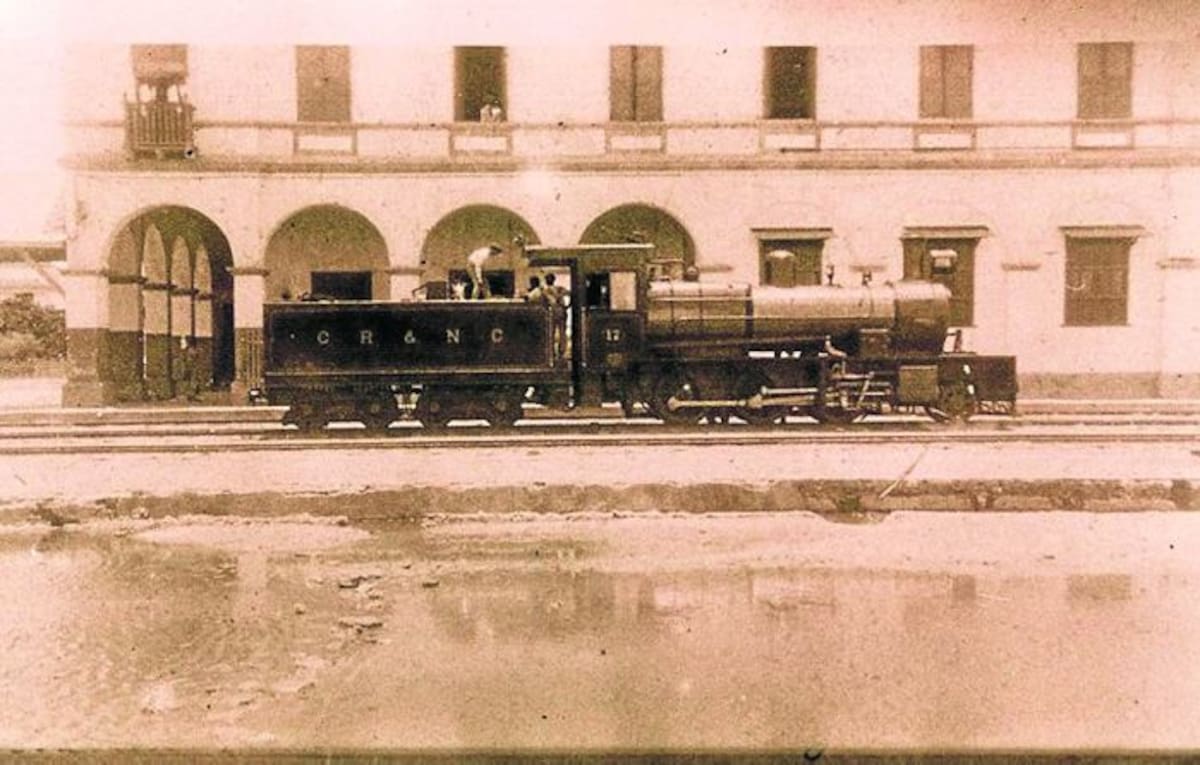 El ferrocarril contaba con cuatro locomotoras y ochenta y cinco vagones.