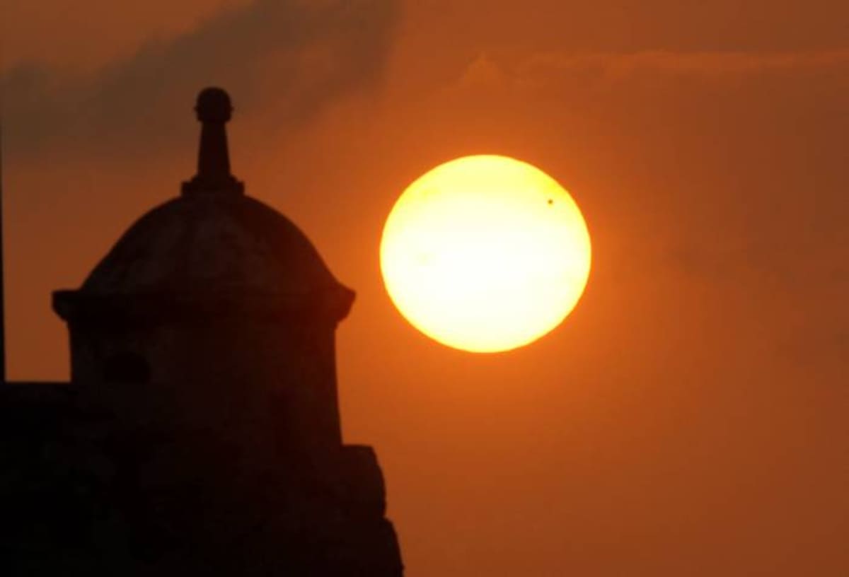 Paso de Venus visto desde Cartagena. JULIO CASTAÑO - EL UNIVERSAL -