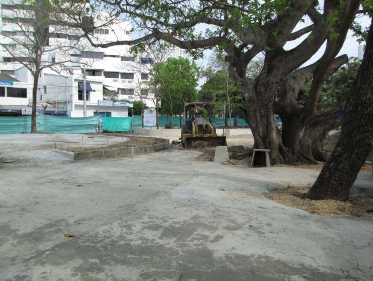 El gobernador de Bolívar, Juan Carlos Gossaín, le pidió al contratista acelerar las obras estructurales del Parque Lácides Segovia. PEDRO TORRES, EL UNIVERSAL