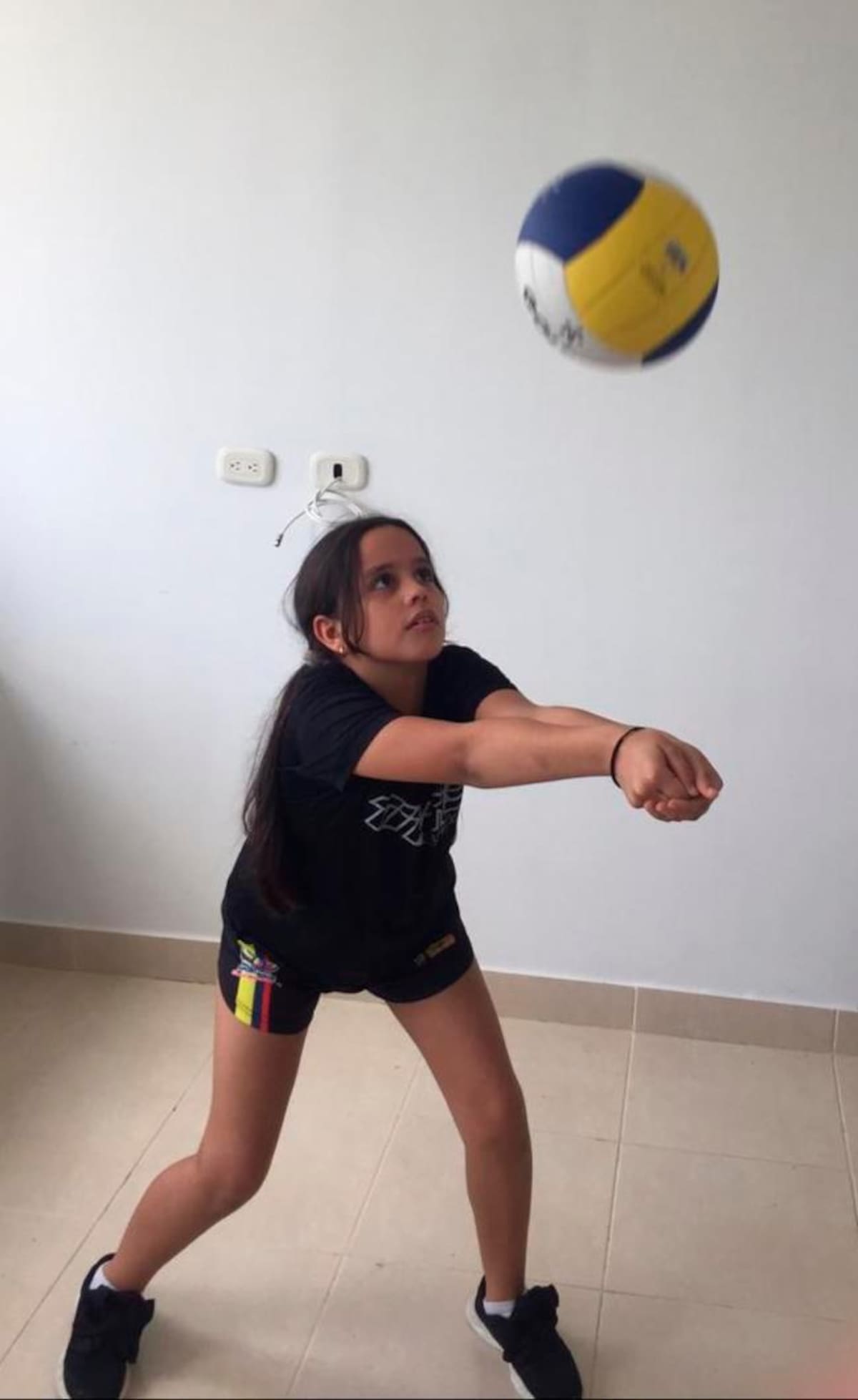 Natalia Oliveros profesa un amor total por el voleibol. //Cortesía