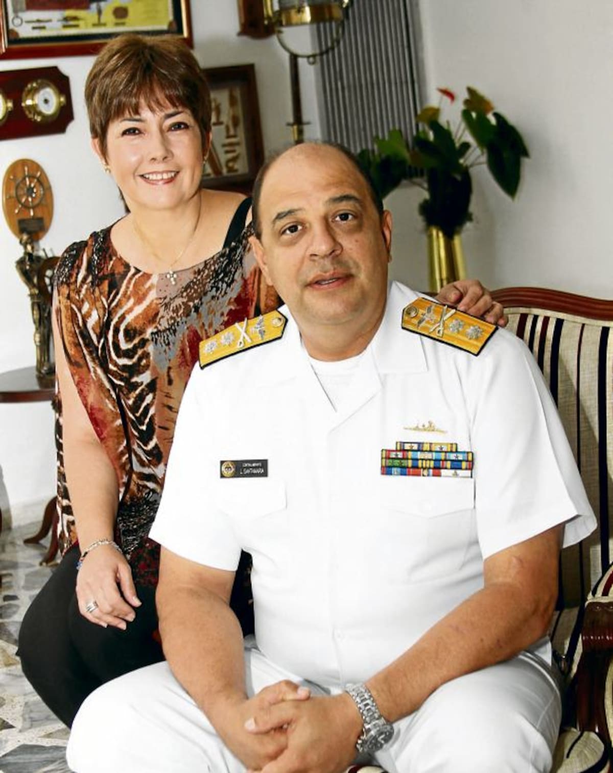 El contralmirante, Leonardo Santamaría y su esposa, Elisa Beltrán.