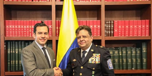 Abelardo de La Espriella ordena salida del director nacional de Bomberos