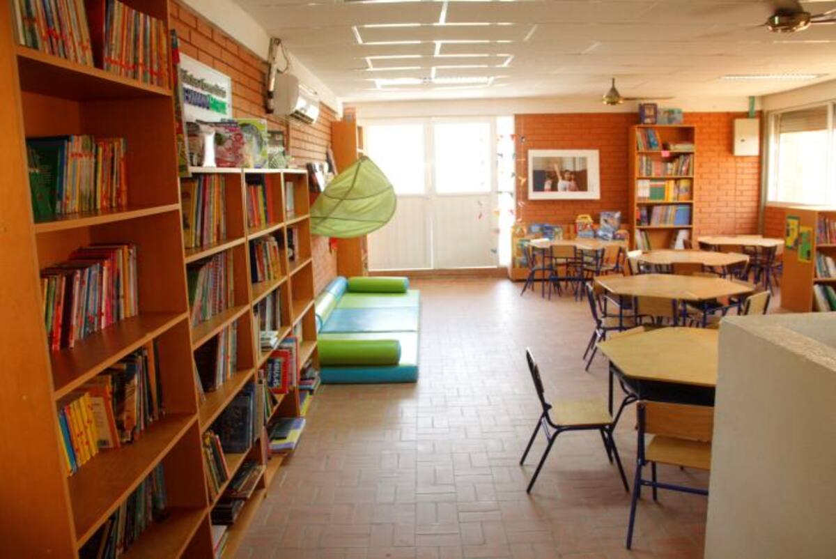 Unos 1200 niños de instituciones educativas de Nelson Mandela son atendidos por turnos en la Biblioteca Comunitaria Hermana Elfride. Oscar Díaz Acosta