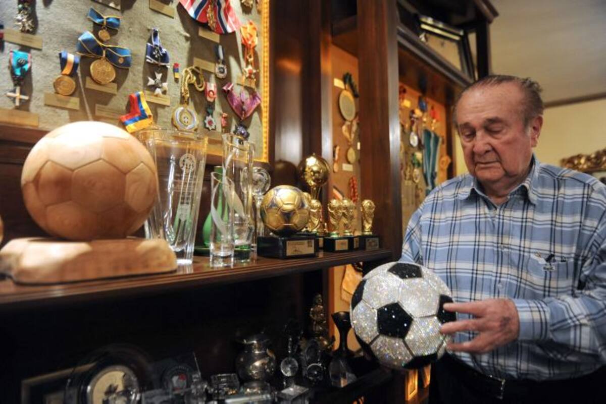 Nicolaz Leoz negó que el dinero tuviera que ver con alguna negociación. AFP