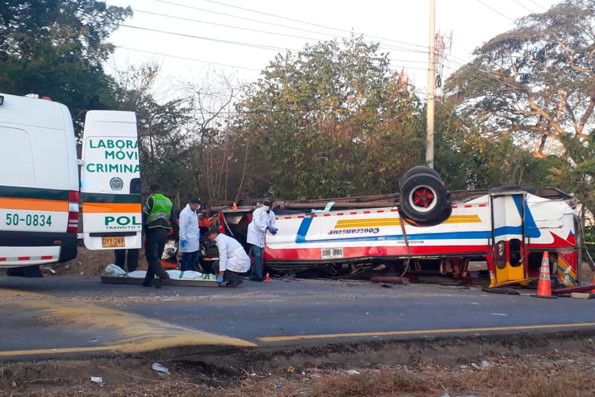 Un muerto y 17 heridos deja triple choque en la vía a Turbaco