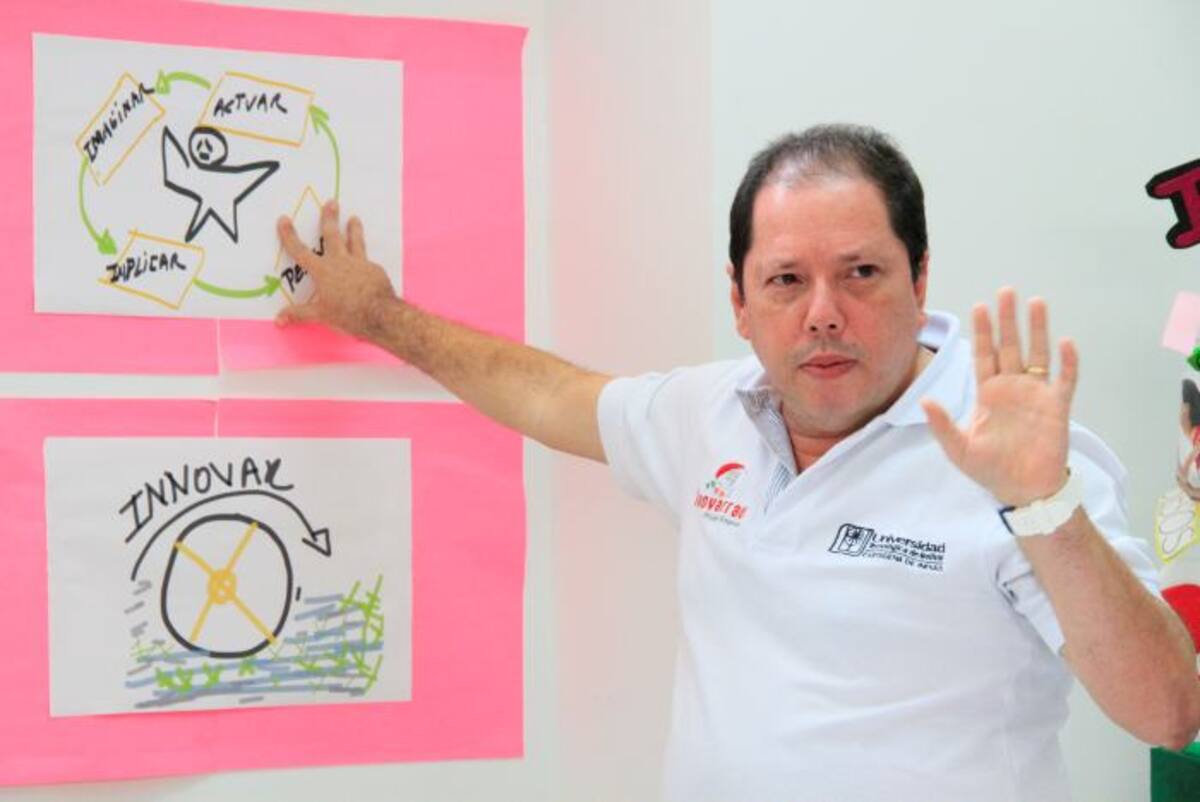 Luis Carlos Arraut,director de El Patio explica el proceso de aplicación de las ideas. Zenia Valdelamar.