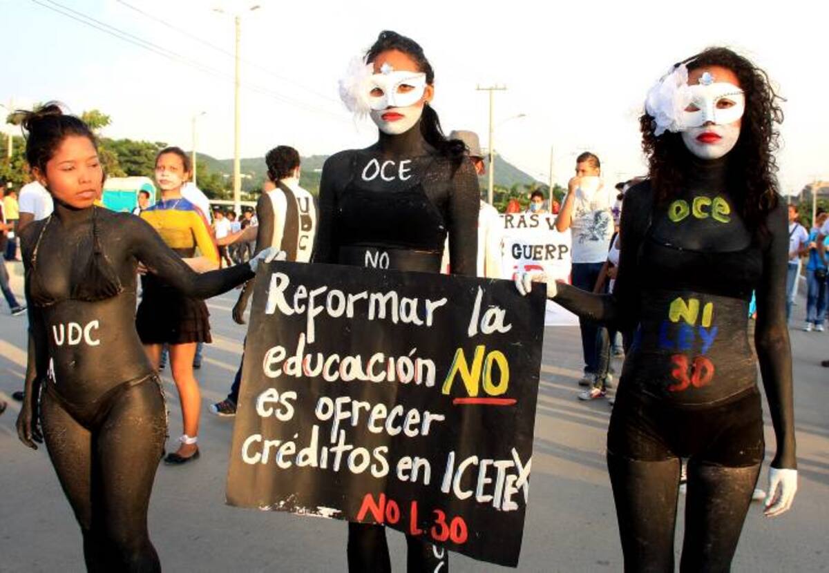 Semidesnudos y en silencio marcharon los estudiantes de la Universidad de Cartagena el 2 de noviembre del 2011, para rechazar la reforma a la Ley 30 o Ley de Educación Superior. ARCHIVO
