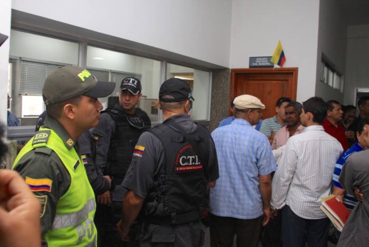 El abogado que defiende al Juez 22 Civil de Barranquilla, dijo que Abelardo Andrade Meriño, a quien el CTI de la Fiscalía falló en un intento de capturarlo este jueves, se entregará en las próximas horas. COLPRENSA